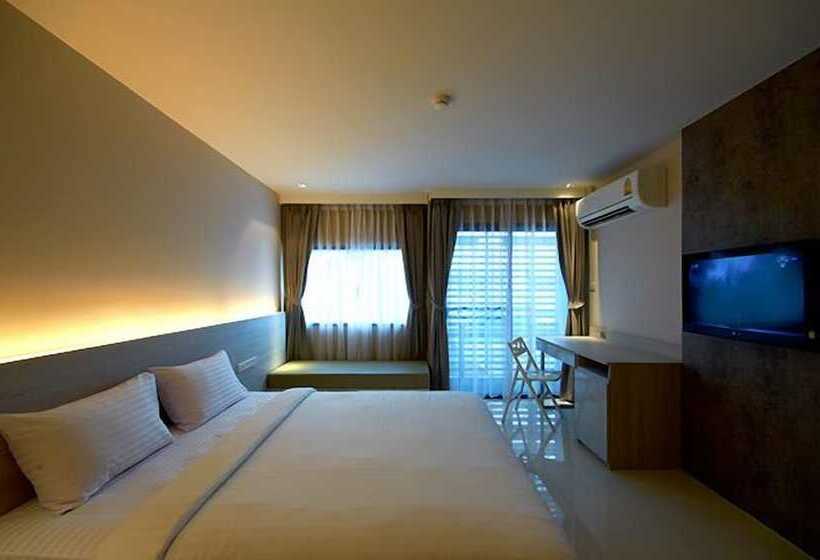 Отель The Present Sathorn