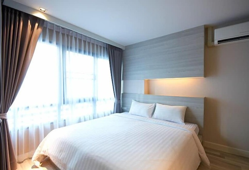 Отель The Present Sathorn