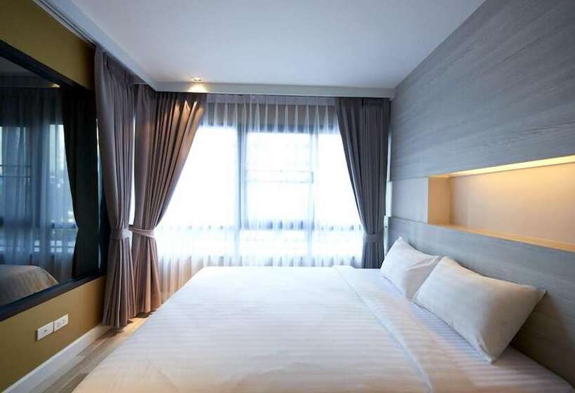 Отель The Present Sathorn