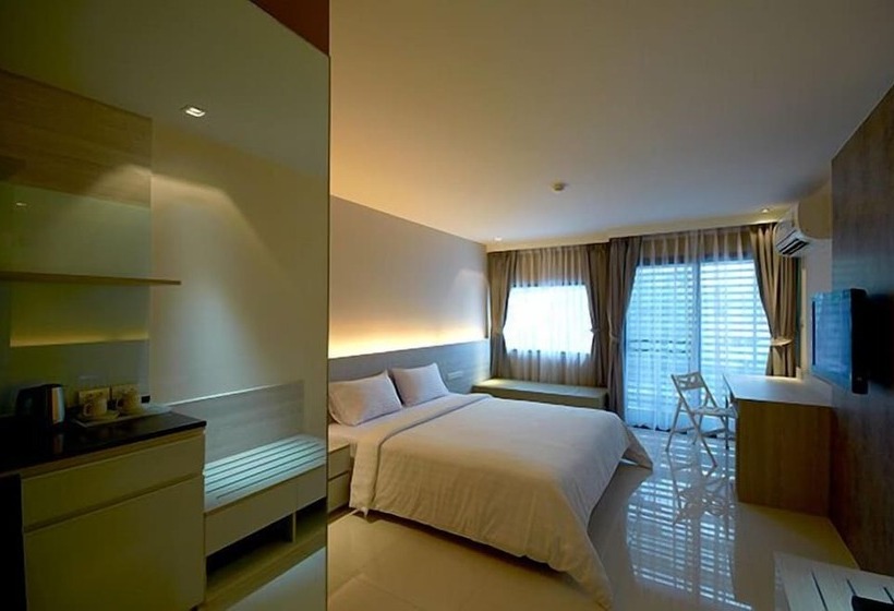 Отель The Present Sathorn