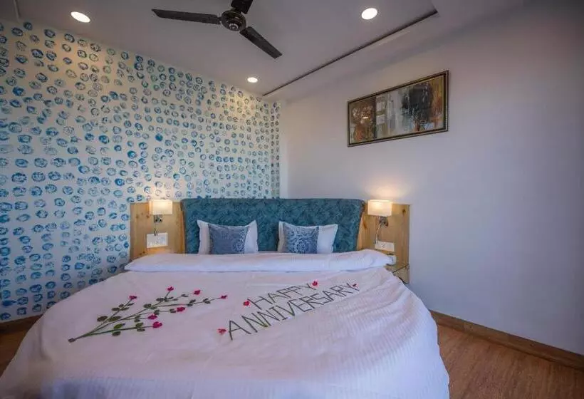 ホテル Binsar Eco Resort, Binsar   Uttarakhand