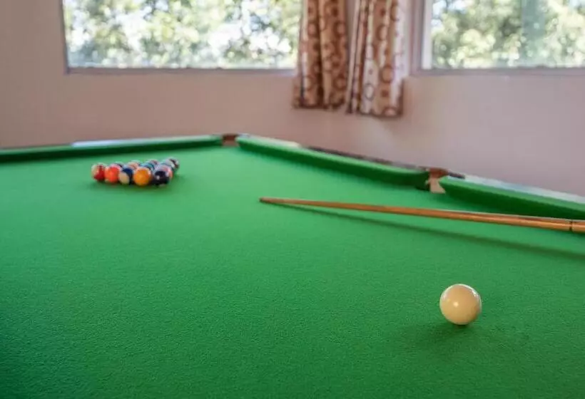 ホテル Binsar Eco Resort, Binsar   Uttarakhand
