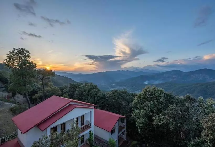 ホテル Binsar Eco Resort, Binsar   Uttarakhand