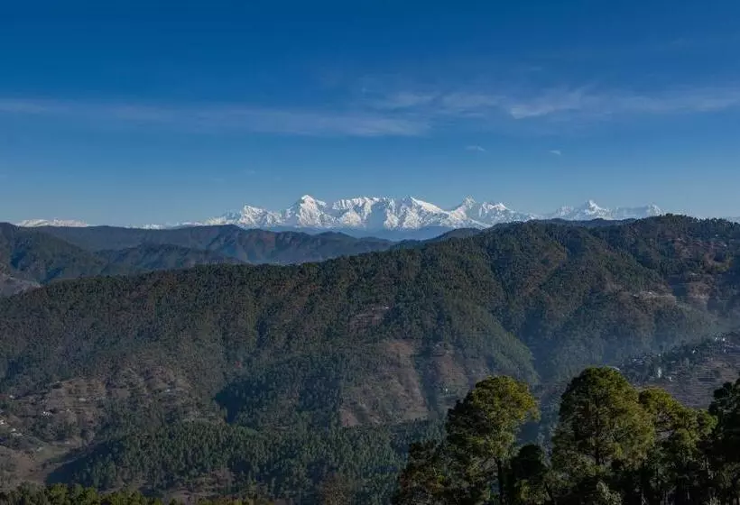 ホテル Binsar Eco Resort, Binsar   Uttarakhand