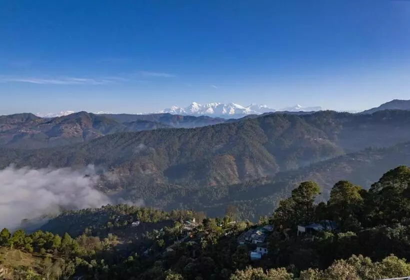 ホテル Binsar Eco Resort, Binsar   Uttarakhand