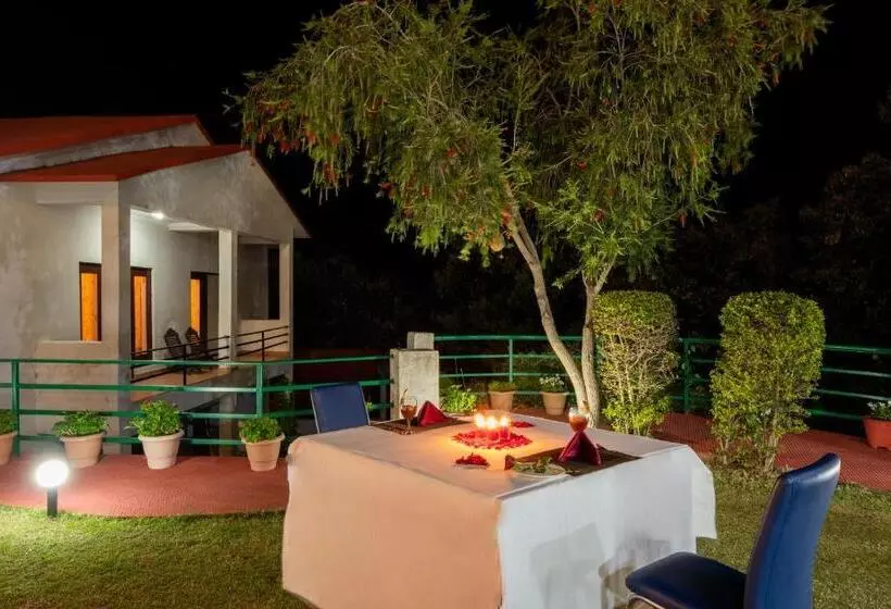ホテル Binsar Eco Resort, Binsar   Uttarakhand