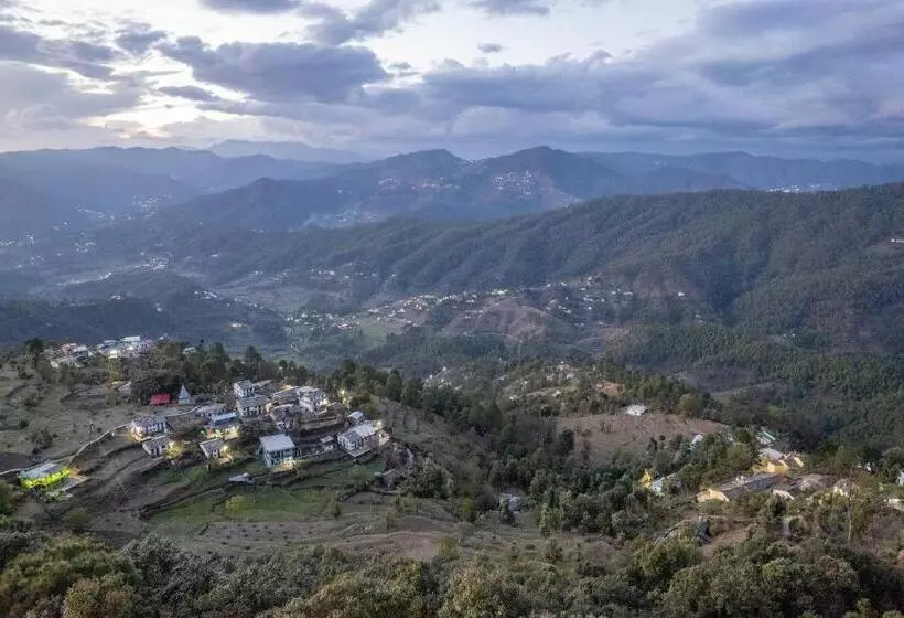 ホテル Binsar Eco Resort, Binsar   Uttarakhand