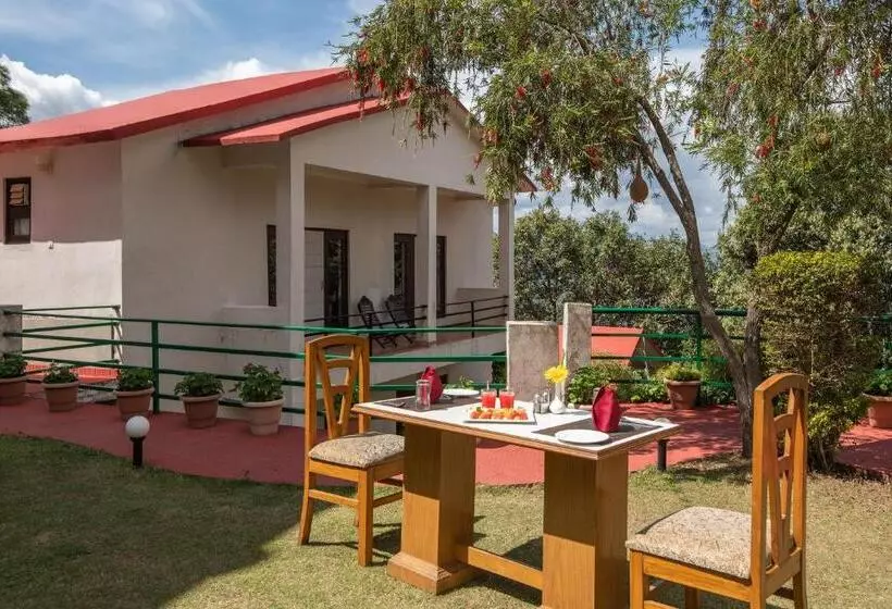 ホテル Binsar Eco Resort, Binsar   Uttarakhand