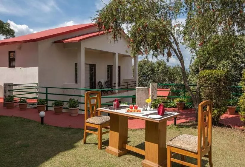 ホテル Binsar Eco Resort, Binsar   Uttarakhand