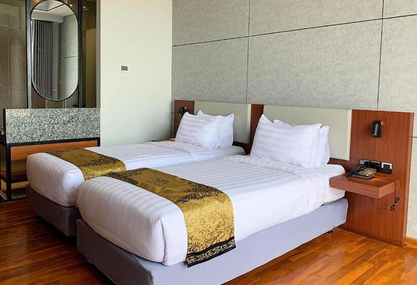 Отель Grand Miami