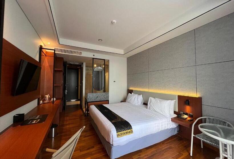 Отель Grand Miami