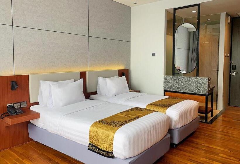 Отель Grand Miami