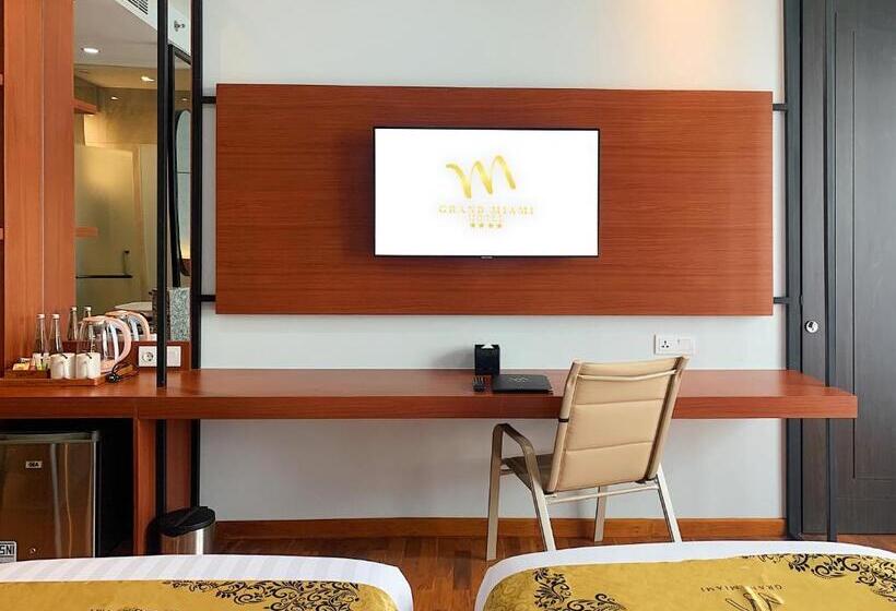 Отель Grand Miami