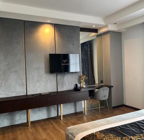 Отель Grand Miami