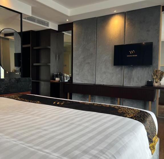 Отель Grand Miami