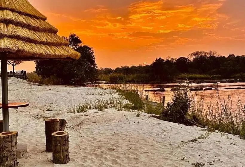 هتل White Sands Lodge