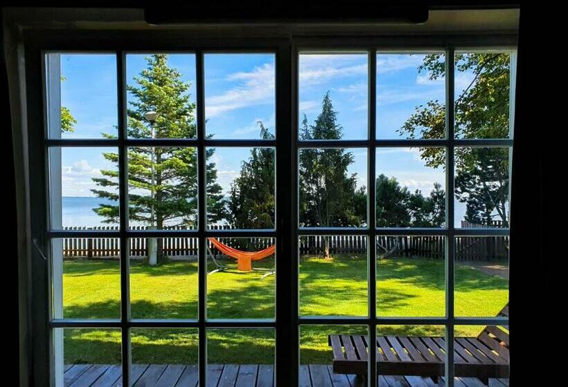 پانسیون Waterfront Villa Artvė With Sauna   Self Check In