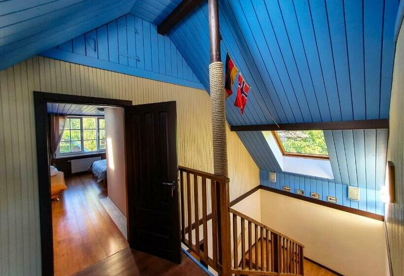 پانسیون Waterfront Villa Artvė With Sauna   Self Check In