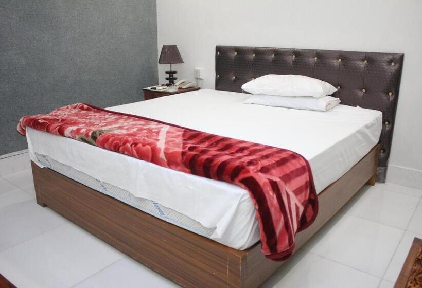 هتل Pakistan Club Inn