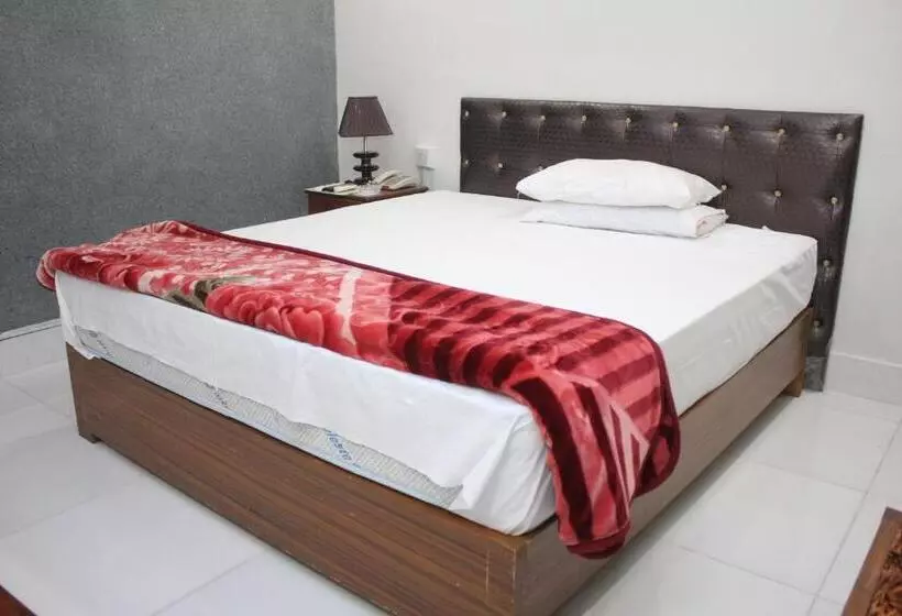 هتل Pakistan Club Inn