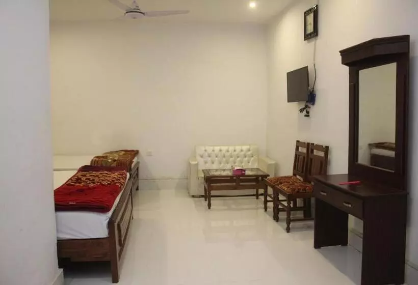 هتل Pakistan Club Inn