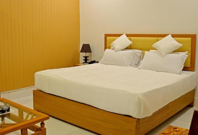 هتل Pakistan Club Inn