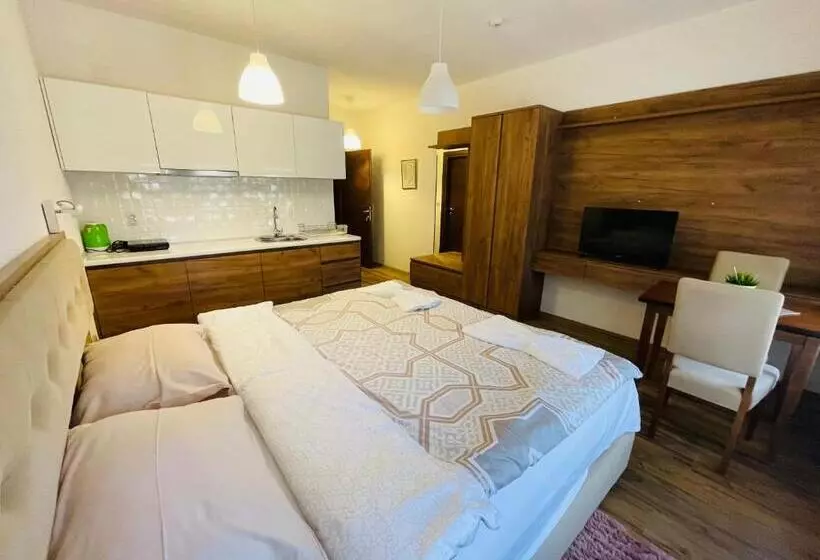 پانسیون Fuk Tak Apartmani&restoran