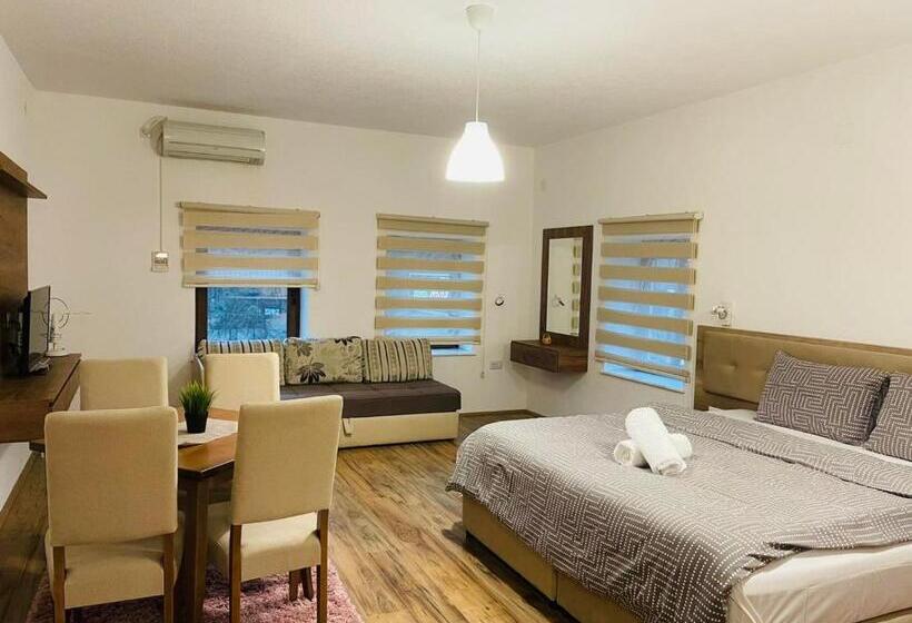 پانسیون Fuk Tak Apartmani&restoran