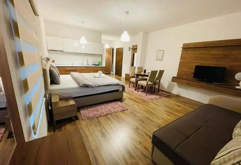 پانسیون Fuk Tak Apartmani&restoran