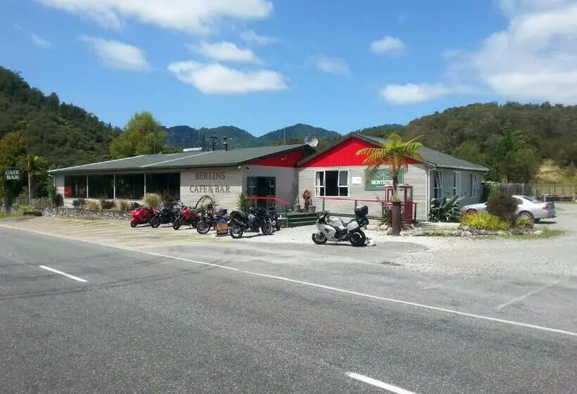 Retkeilymaja Berlins Cafe, Bar And Backpackers