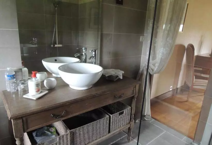 Aamiaismajoitus (B&B) Chambres D Hôtes La Colinière