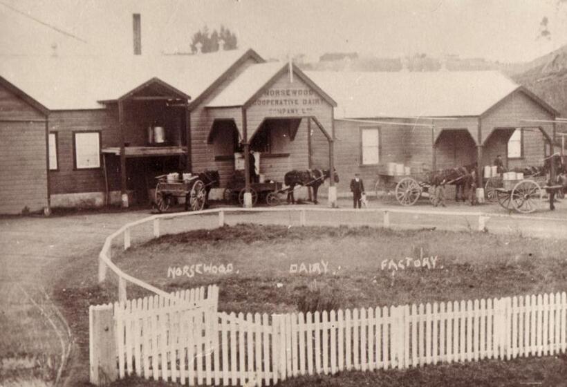 민박 The Old Dairy Factory