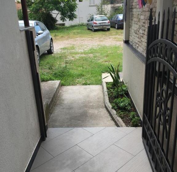 پانسیون Apartmani Vuković