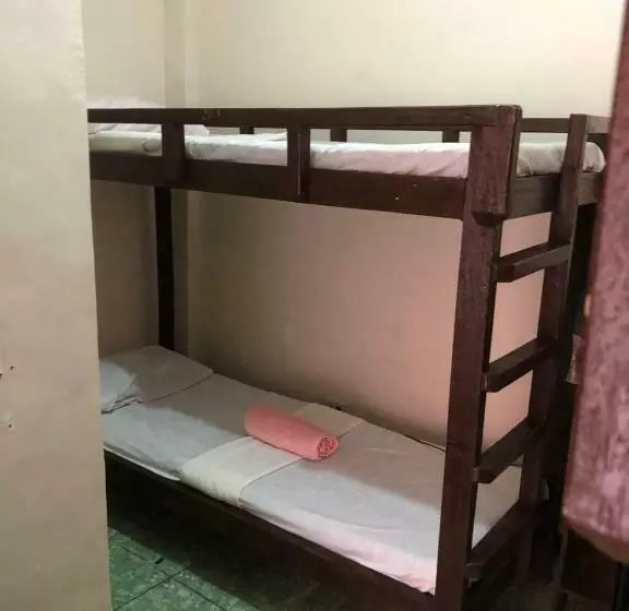 Retkeilymaja Edem Tourist Inn Malapascua