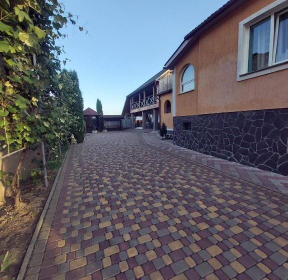 膳宿费 садиба на хуторі