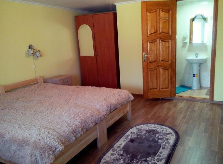 膳宿费 садиба на хуторі