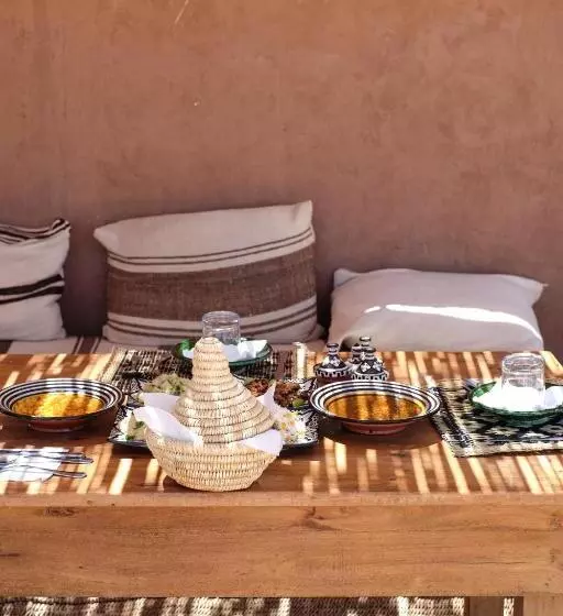 Majatalo Kasbah Aitisfoul