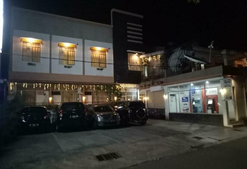 פנסיון My Place Guest House Manado