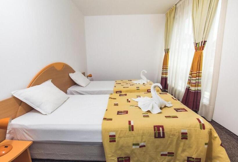 پانسیون Villa Martina