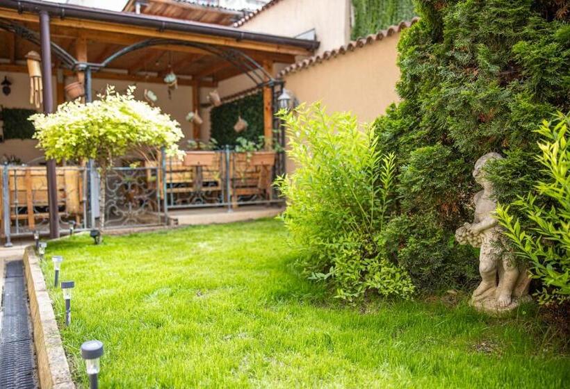 پانسیون Villa Martina