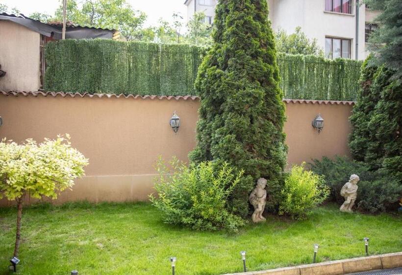 پانسیون Villa Martina