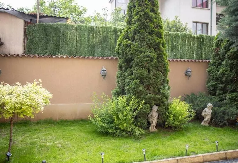 پانسیون Villa Martina
