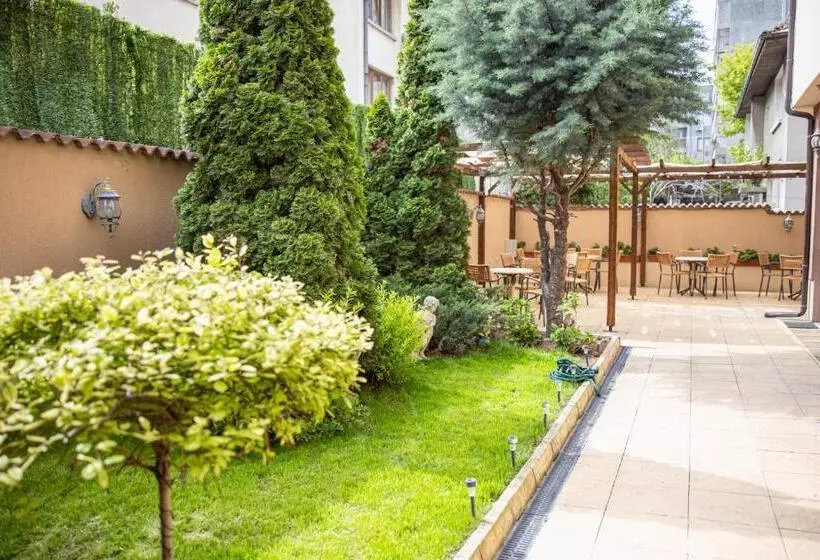 پانسیون Villa Martina