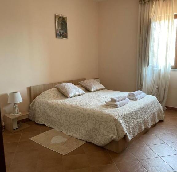 ベッドアンドブレックファースト Alba Matesina