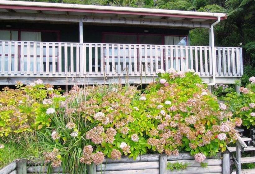 Resort The Lodge At Te Rawa