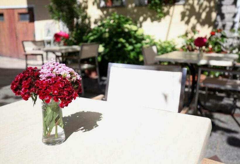 هاستل Rooms And Apartment Ambrožič