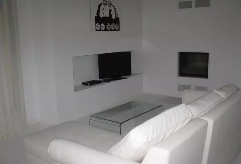 Family Hotel The Body