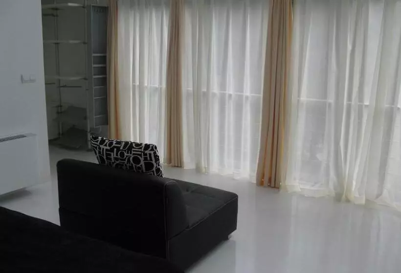 Family Hotel The Body