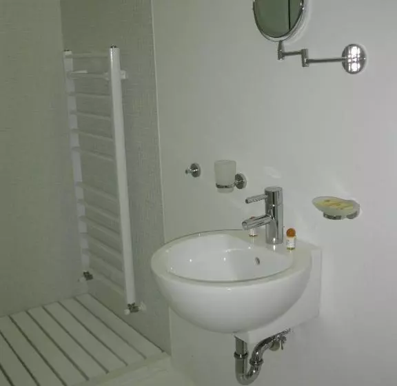 Family Hotel The Body