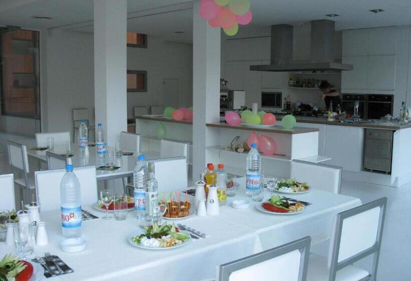 Family Hotel The Body